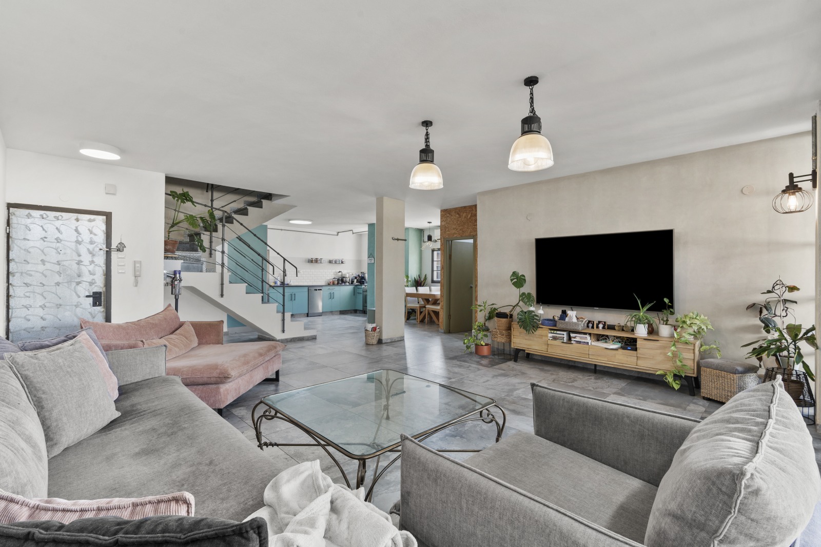 WhatsApp Image 2025-08-20 at 16.22.57 (1)