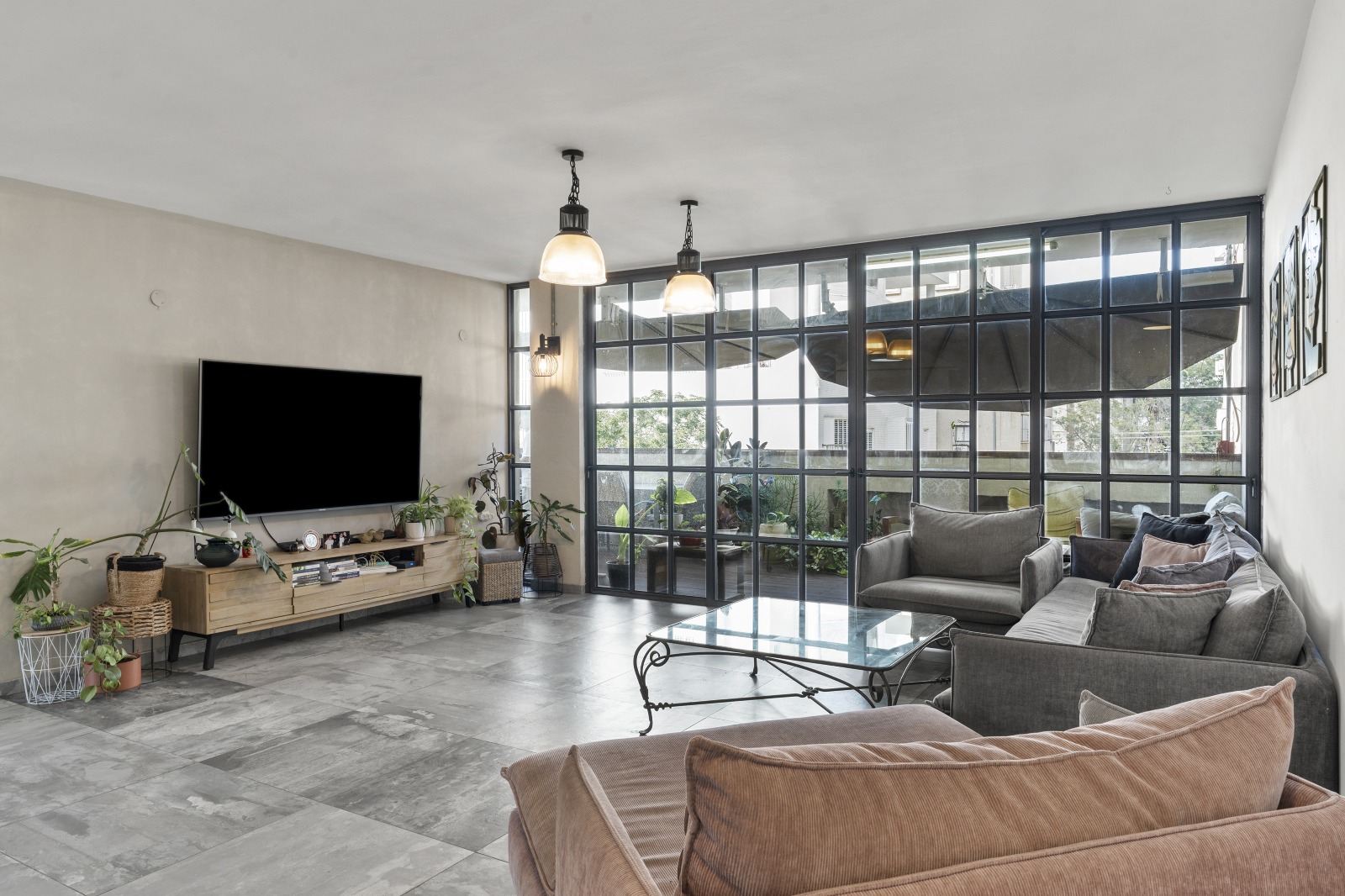 WhatsApp Image 2025-08-20 at 16.23.00 (1)