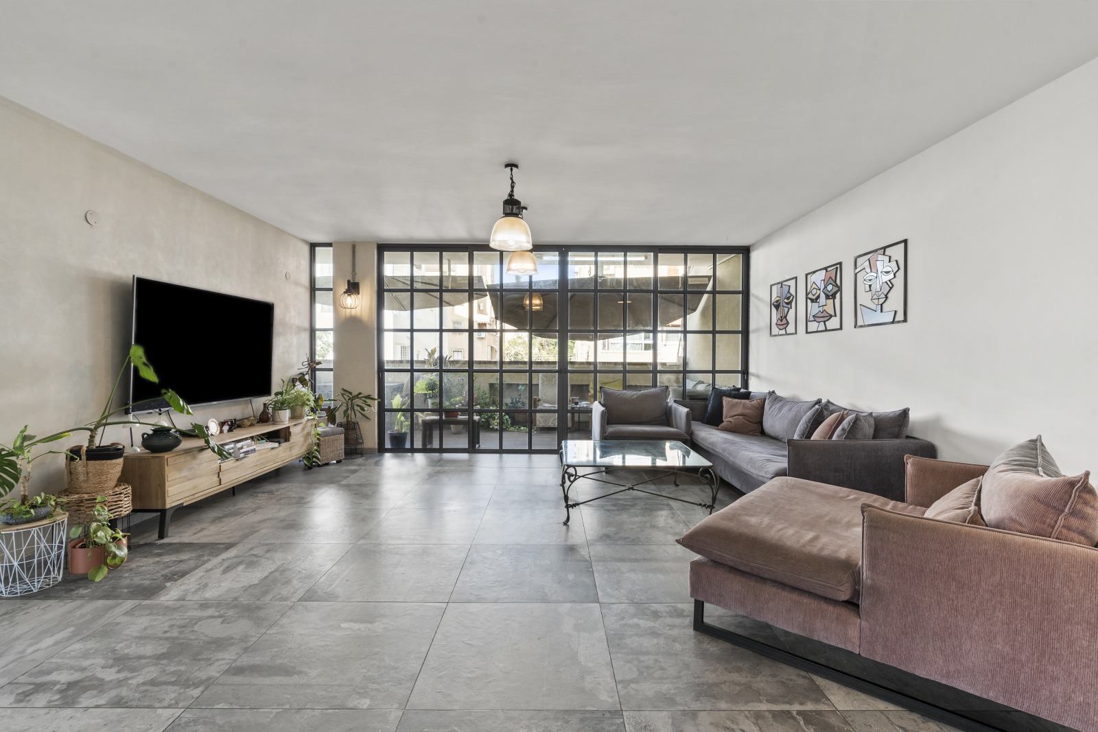 WhatsApp Image 2025-08-20 at 16.23.01 (1)