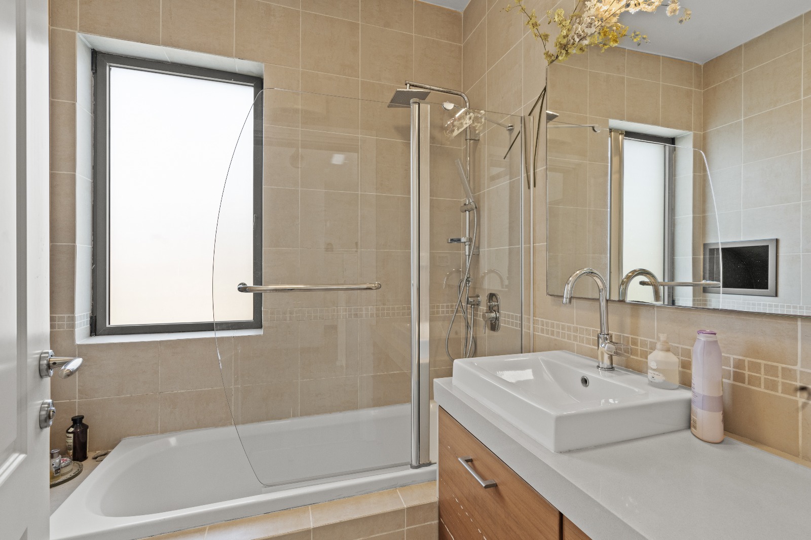 WhatsApp Image 2025-10-26 at 13.24.27 (1)